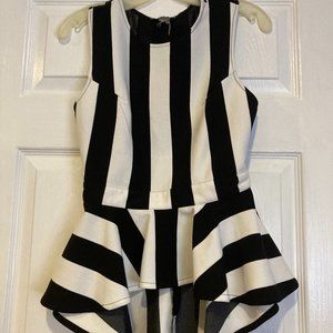 Gracia - Black & White Striped Top - Size Medium